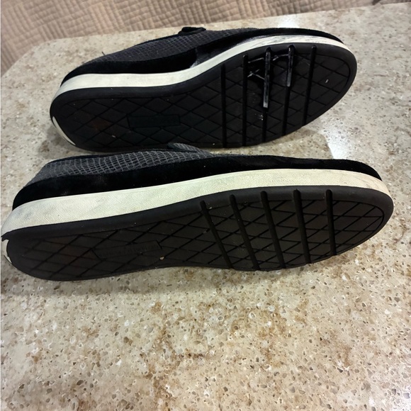 Donald J Pliner Mickey Metallic Sparkle Faux Snakeskin Slip On Sneakers Size 8 - Picture 5 of 7